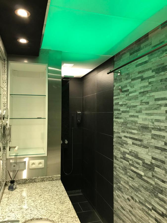 Caravaggio Boutique Suites Антверпен Екстериор снимка